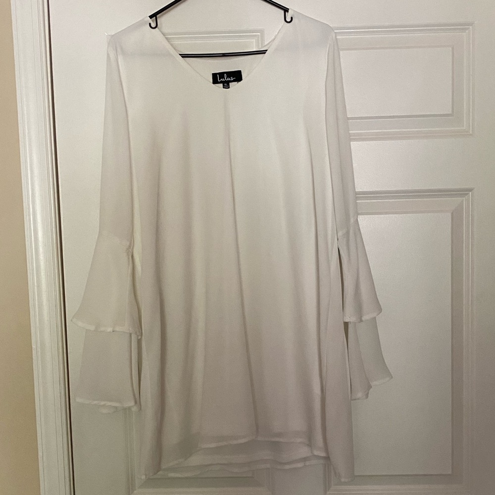 NWT Lulu’s white flounce sleeve dress